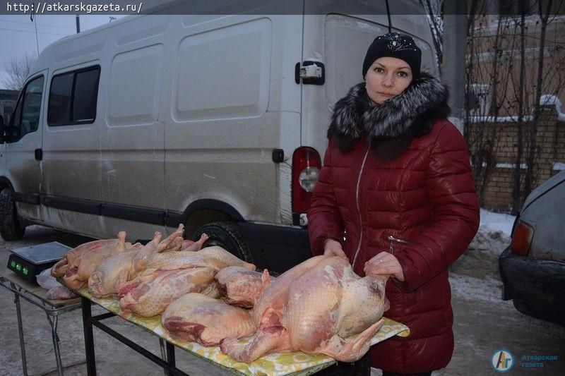 На улице Гагарина развернулась широкая предновогодняя ярмарка (ФОТО)