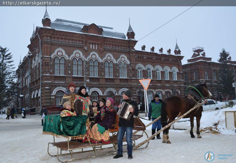 На улице Гагарина развернулась широкая предновогодняя ярмарка (ФОТО)