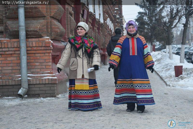 На улице Гагарина развернулась широкая предновогодняя ярмарка (ФОТО)