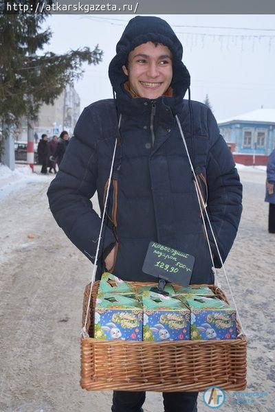 На улице Гагарина развернулась широкая предновогодняя ярмарка (ФОТО)