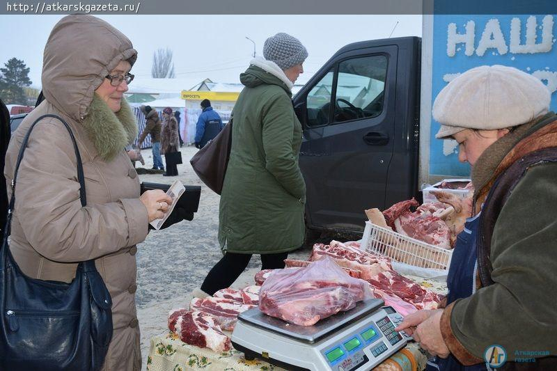 На улице Гагарина развернулась широкая предновогодняя ярмарка (ФОТО)