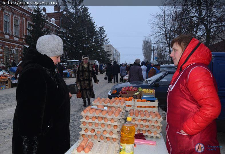На улице Гагарина развернулась широкая предновогодняя ярмарка (ФОТО)