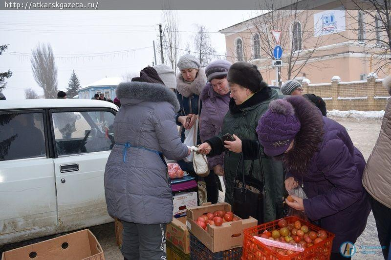 На улице Гагарина развернулась широкая предновогодняя ярмарка (ФОТО)