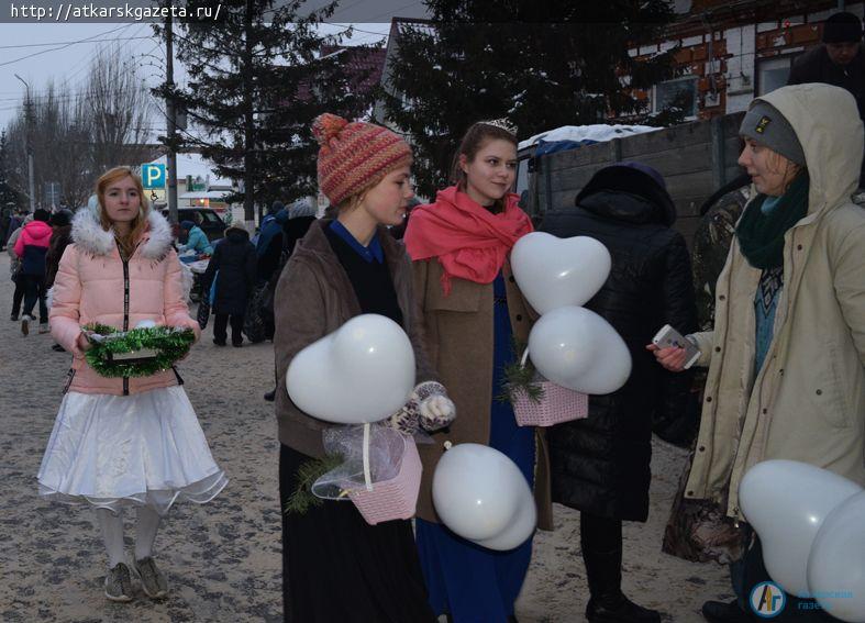 На улице Гагарина развернулась широкая предновогодняя ярмарка (ФОТО)