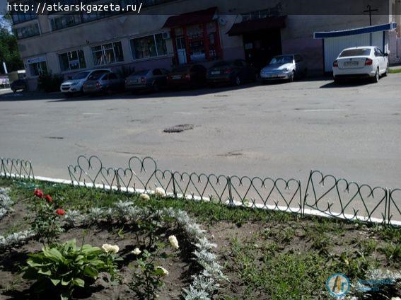 На улице Советской изуродовали клумбовое ограждение