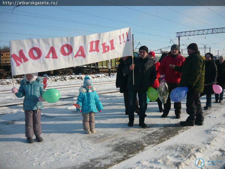 На вокзале аткарчане торжественно встретили победителей конкурса в Великом Устюге