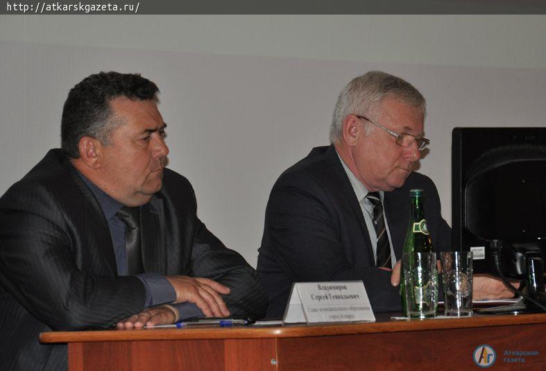На вопросы аткарчан отвечали представители власти (ФОТО)