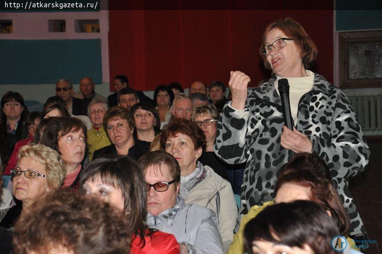 На вопросы аткарчан отвечали представители власти (ФОТО)