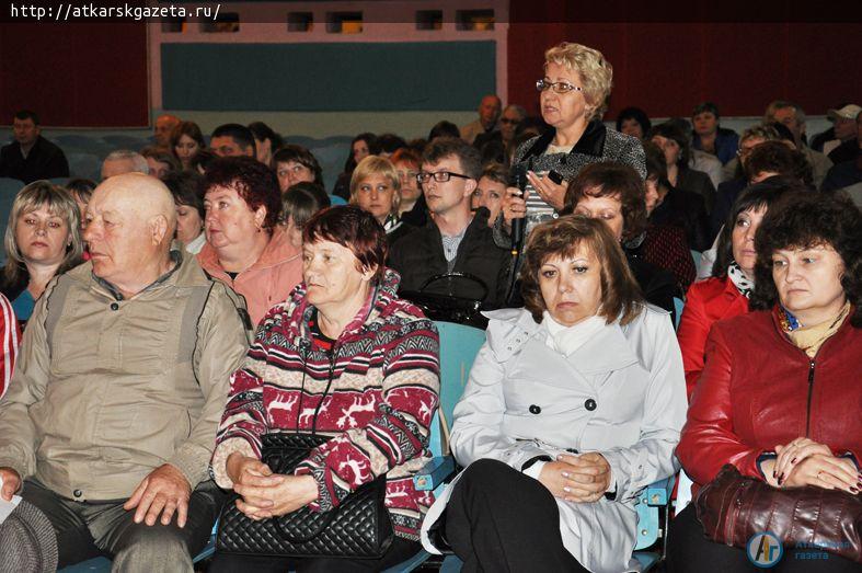 На вопросы аткарчан отвечали представители власти (ФОТО)