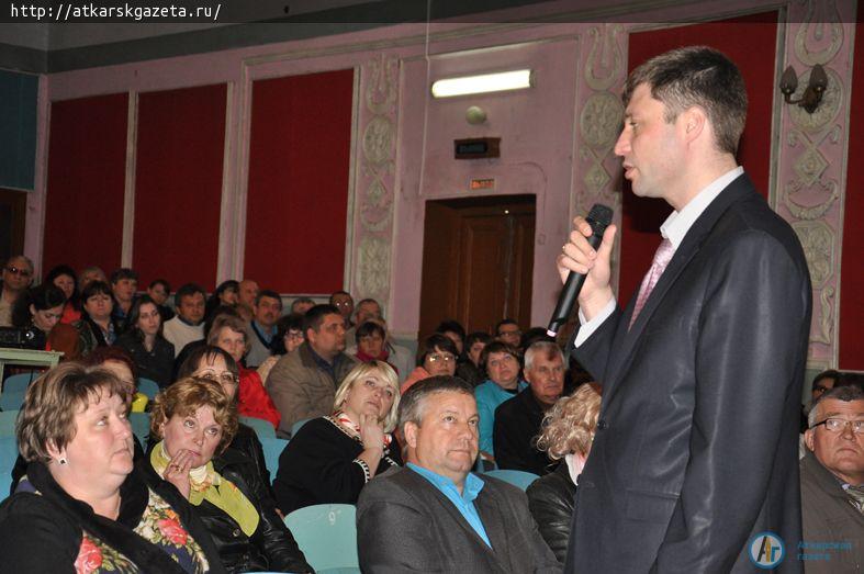 На вопросы аткарчан отвечали представители власти (ФОТО)