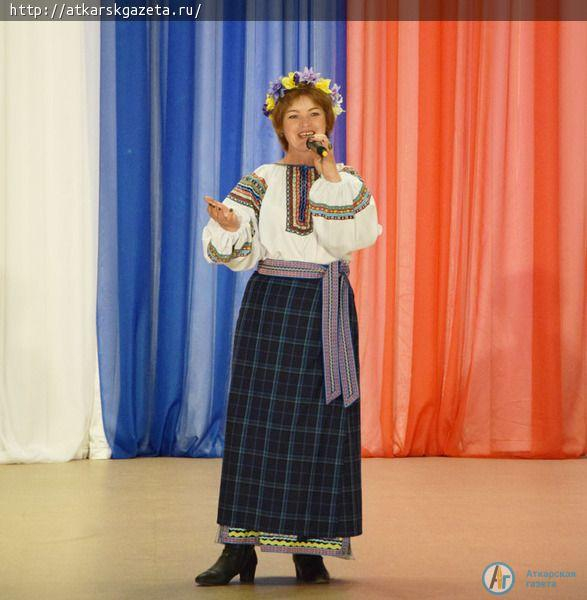 Национальными песнями и танцами Аткарск отпраздновал День народного единства