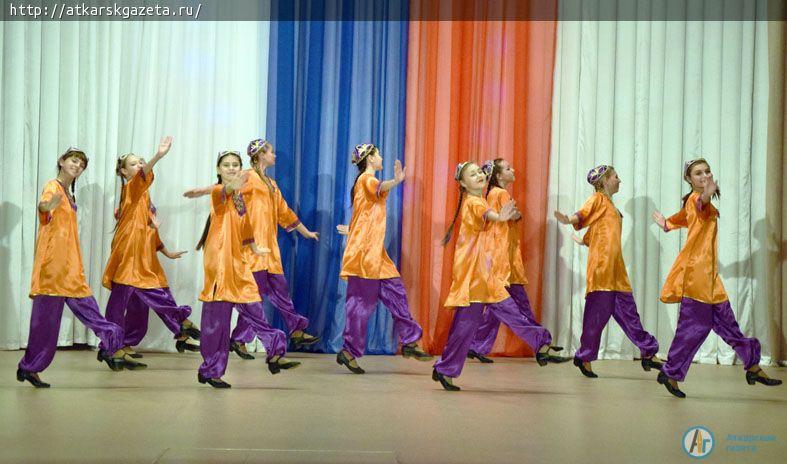 Национальными песнями и танцами Аткарск отпраздновал День народного единства