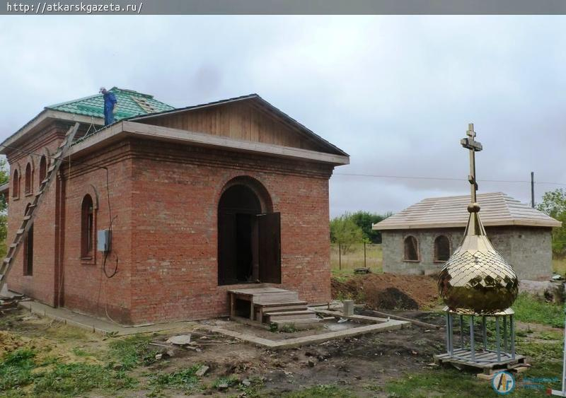 Над храмом Ксении Петербургской в селе Озерное сегодня установят купол