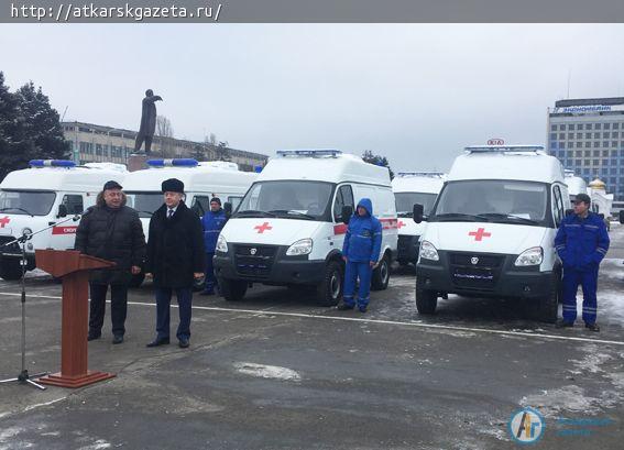 Новенькая "скорая" сделала круг по Театральной площади и покатилась в Аткарск