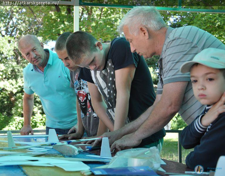 Общественный совет организовал в детском лагере запуск авиамоделей (ФОТО)