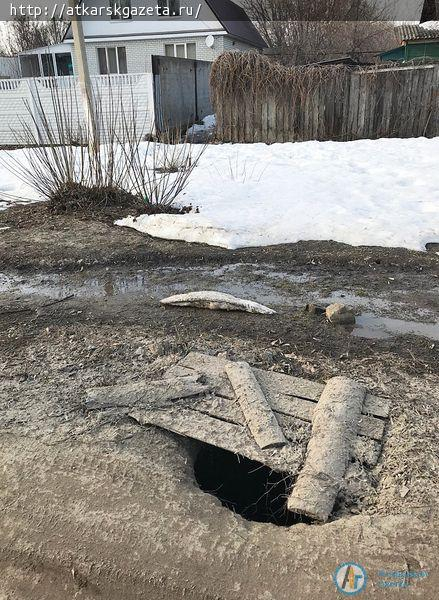 Открытые люки на улицах города угрожают пешеходам и автолюбителям