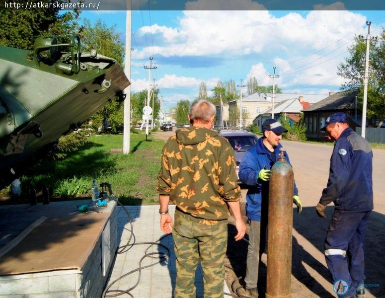 Памятнику «Воинам-освободителям XX столетия» вернули классический защитный цвет (ФОТО)