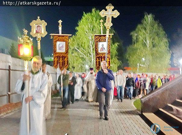 Пасхальное богослужение в Петропавловском храме собрало 150 аткарчан (ФОТО)