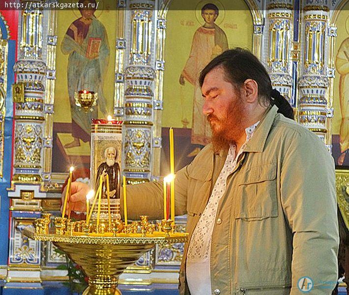 Пасхальное богослужение в Петропавловском храме собрало 150 аткарчан (ФОТО)