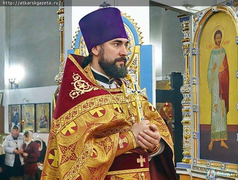 Пасхальное богослужение в Петропавловском храме собрало 150 аткарчан (ФОТО)