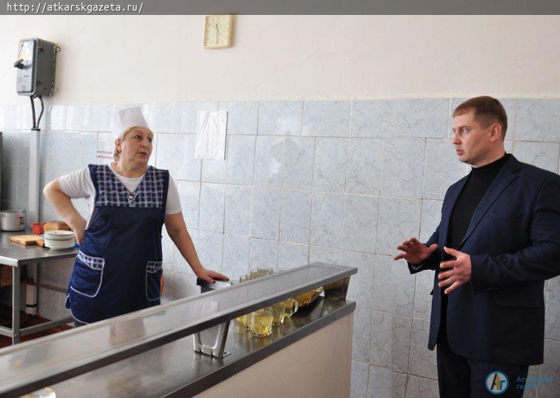 Перспективы развития школы №1 рассмотрел глава района и общественники