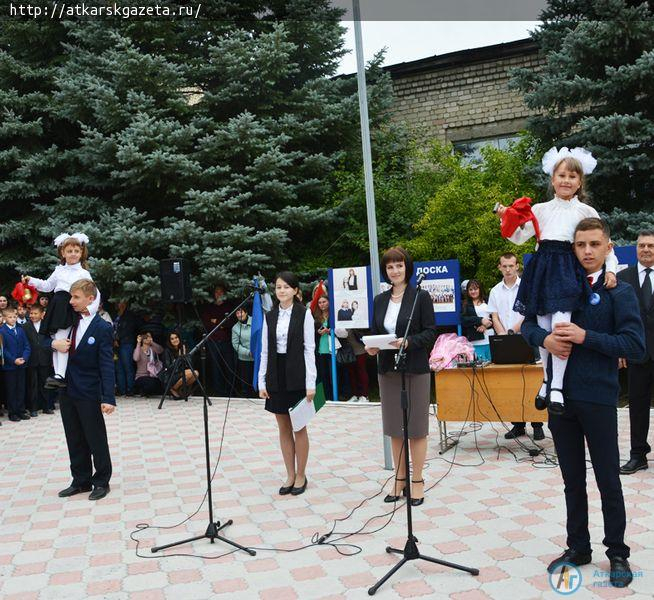 Первой в Аткарске вступила в новый учебный год школа №8 (ФОТОРЕПОРТАЖ)