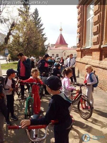 Первоклассники школы №9 посвятили Дню Победы велопробег