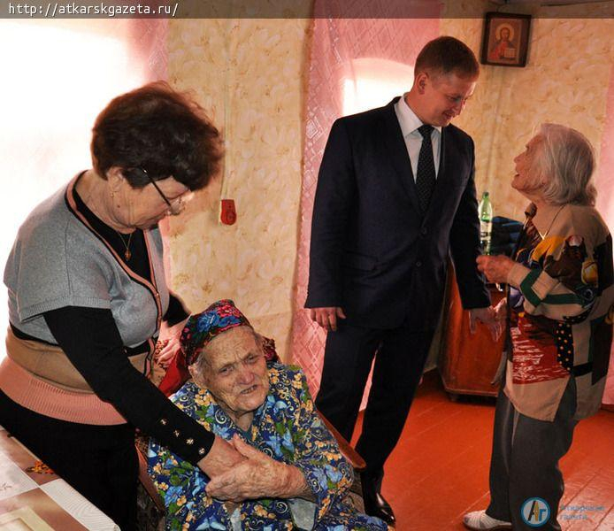 Письмо из Кремля вручили сегодня 100-летней аткарчанке (ФОТО)
