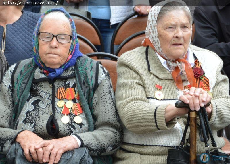 По Аткарску прошел Бессмертный полк (ФОТО)