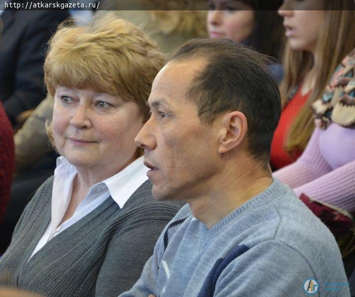 По словам Вячеслава ВОЛОДИНА, область должна тратить на дороги 10 миллиардов рублей в год