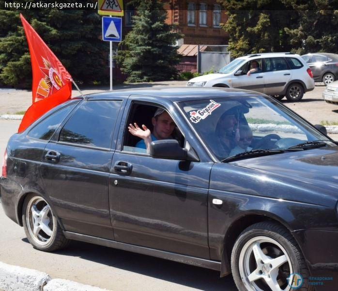 По улицам города прошел импровизированный автопробег в честь Дня Победы (ФОТО)