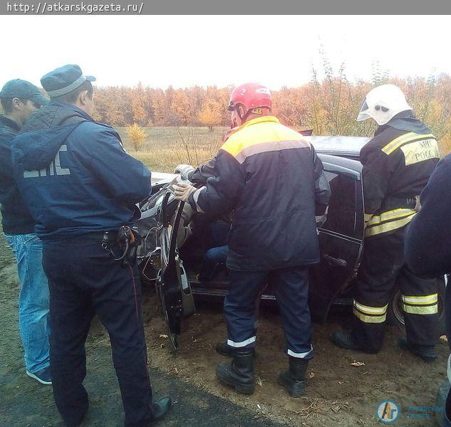 Под Аткарском «Калина» врезалась в КамАЗ (ФОТО)