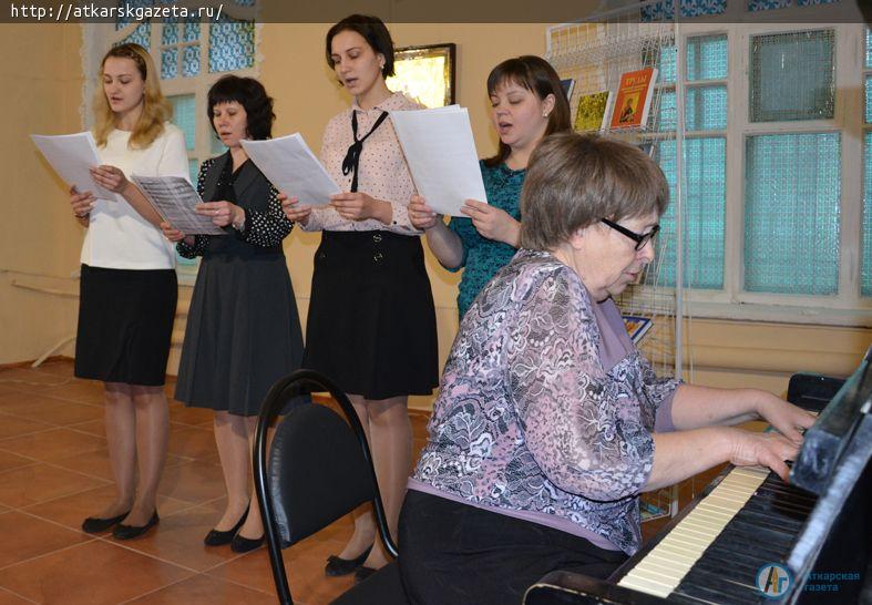Поэтесса  Марина БИРЮКОВА читала аткарчанам стихи из своих новых книг
