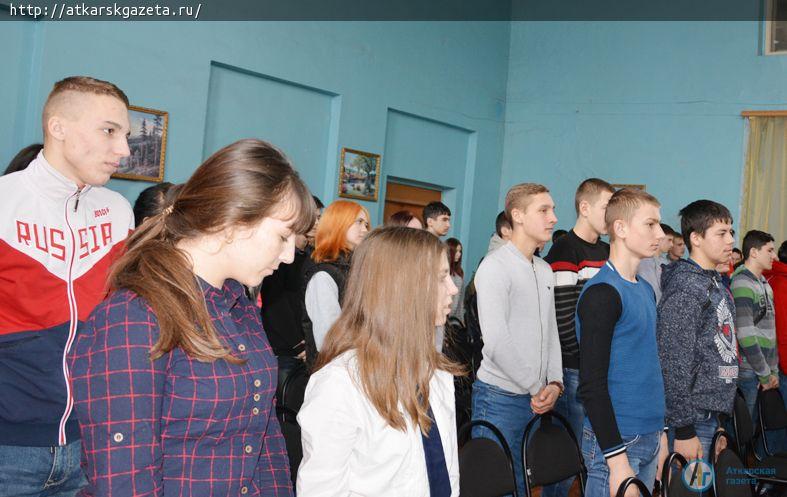 Политехнический лицей принял от ветеранов копию  Знамени Победы (ФОТО)