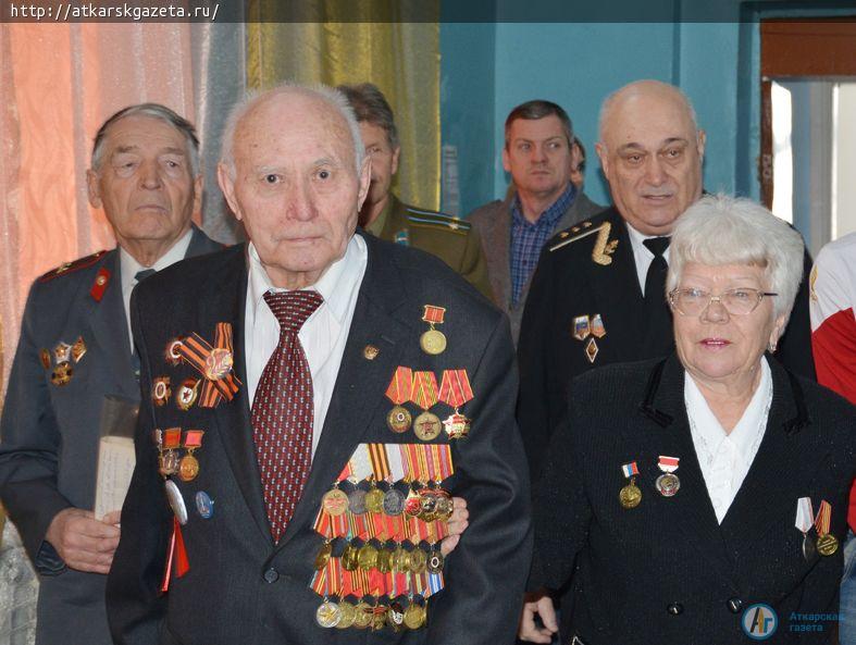 Политехнический лицей принял от ветеранов копию  Знамени Победы (ФОТО)