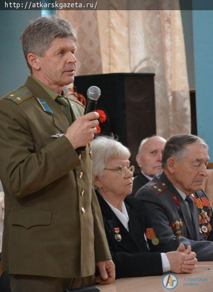 Политехнический лицей принял от ветеранов копию  Знамени Победы (ФОТО)