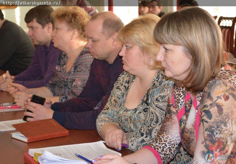 Представитель Минстроя вручил жителям Аткарска ключи от новых квартир  (ФОТО)