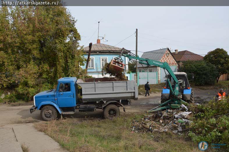 Продолжается субботник по очистке берегов реки Аткары (ФОТО)