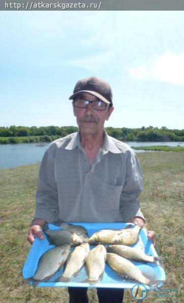 Проживающие в Доме для престарелых соревновались в ловле карпа