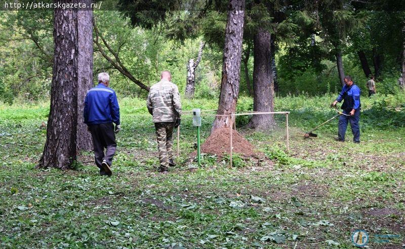 Работники культуры и образования привели в порядок туристический объект