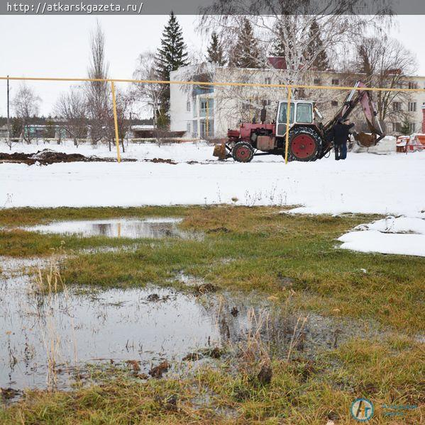 Работники «Облводоресурса» ликвидируют одновременно две крупные аварии водопроводных сетей