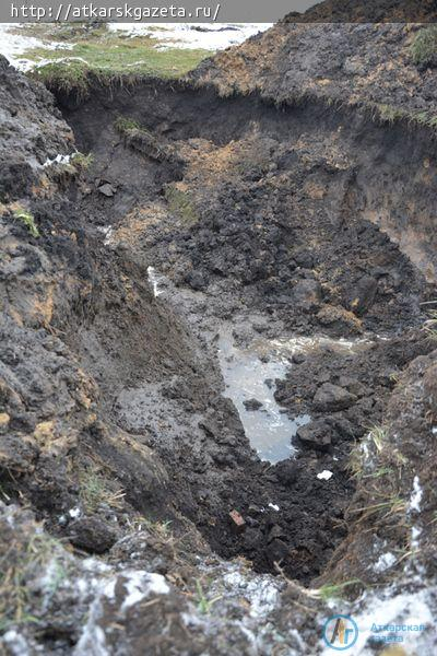 Работники «Облводоресурса» ликвидируют одновременно две крупные аварии водопроводных сетей