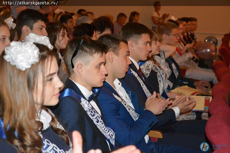 Районный культурный центр собрал 400 аткарских выпускников (ВИДЕО)