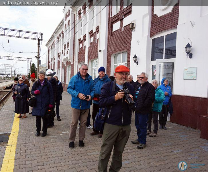 Ретро-поезд привез в Аткарск туристов из 12 стран мира