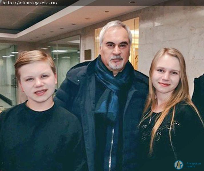 Роман Трифонов выступил в Кремлевском дворце на новогоднем концерте шоу "Голос"