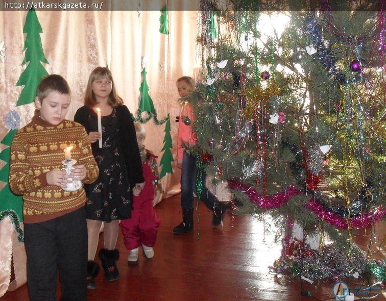 Рождественской елке дети доверили свои мечты (ФОТО)
