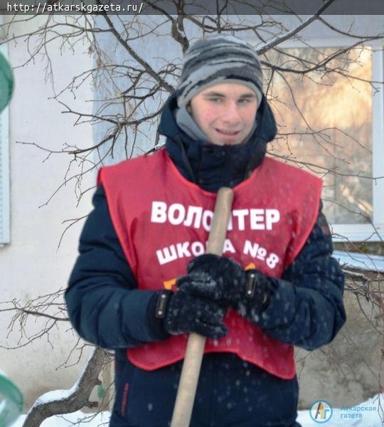 Руководители Аткарского района встретили воскресное утро с лопатами в руках (ФОТО)