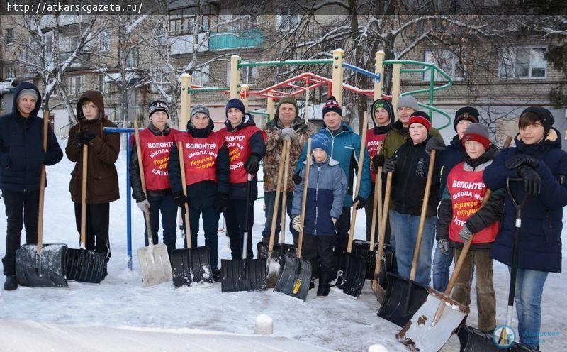 Руководители Аткарского района встретили воскресное утро с лопатами в руках (ФОТО)