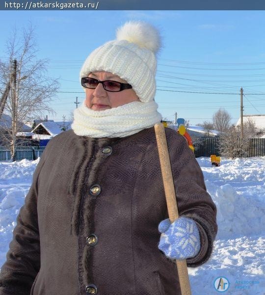 Руководители Аткарского района встретили воскресное утро с лопатами в руках (ФОТО)