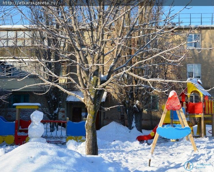 Руководители Аткарского района встретили воскресное утро с лопатами в руках (ФОТО)